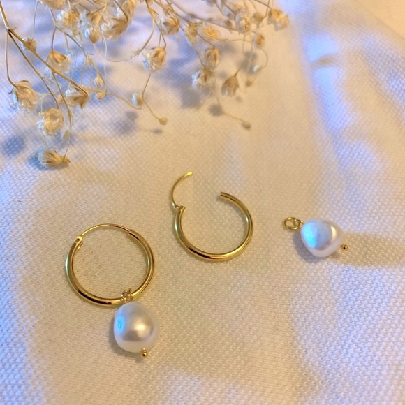 Gold Pearl Earrings | 18k Gold Plated - Picture 3 of 5